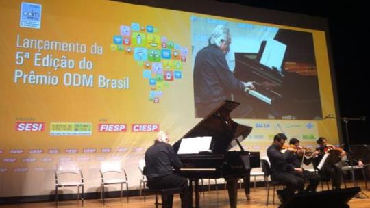 03.07.2013 - Exemplo de superação, maestro João Carlos Martins marca lançamento do Prêmio ODM em SP