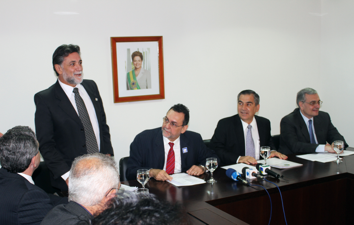 20.08.2013 - Projeto ODM Brasil 2015 se fortalece com assinatura de termo de compromisso entre Pnud e Petrobras